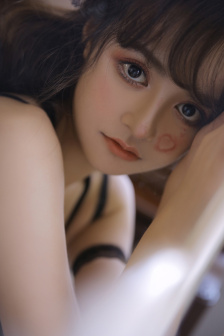 只想和你睡1V1H月半喵